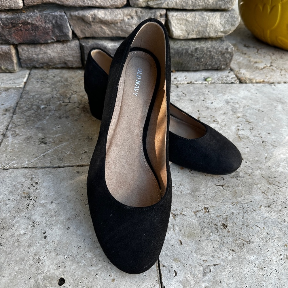 Old Navy Women's Black Suede 1 1/2” Block Heels NWOT